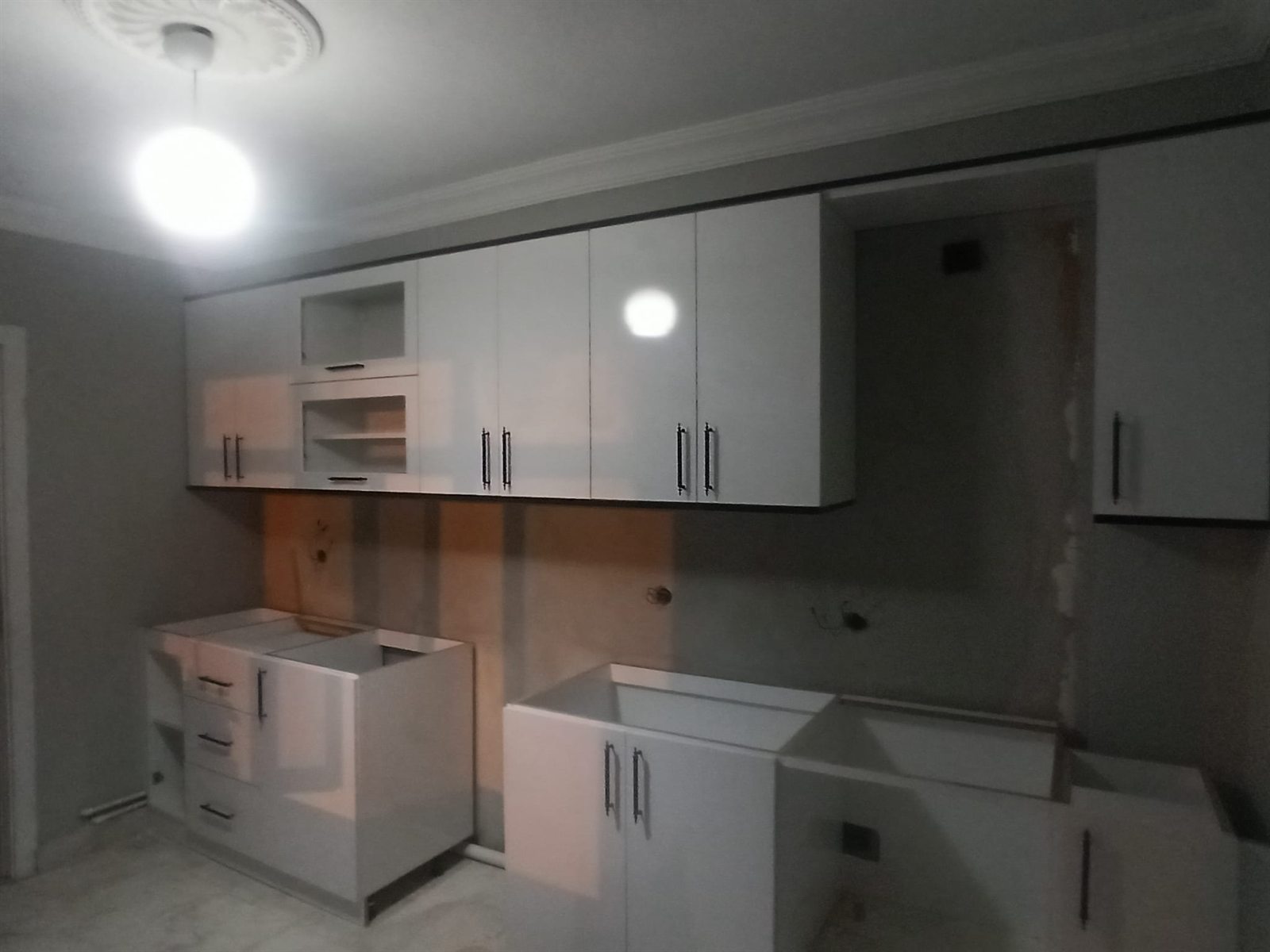 Balaban Mobilya modern gri beyaz mutfak dolabı