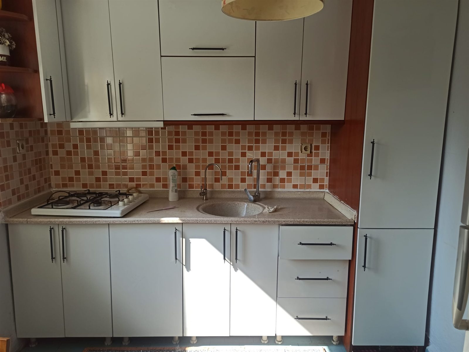 Balaban Mobilya bej kapaklı mutfak dolabı